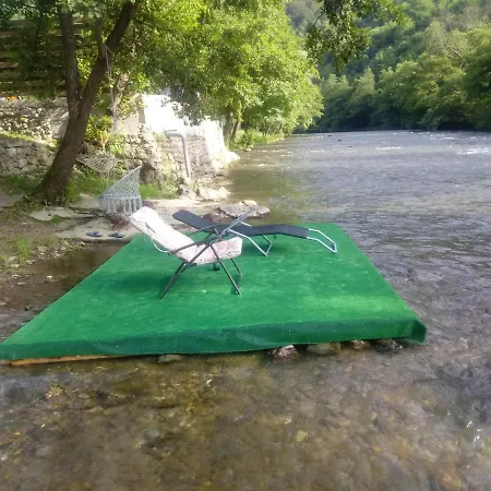 Auto Camp Vinac ヤイツェ