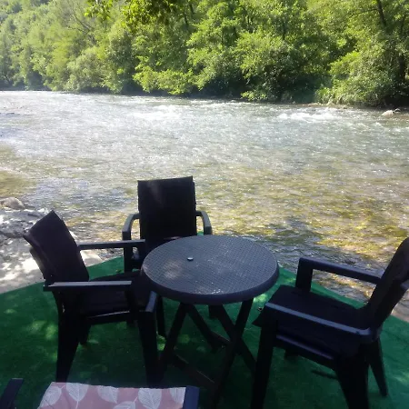 Auto Camp Vinac アパート *