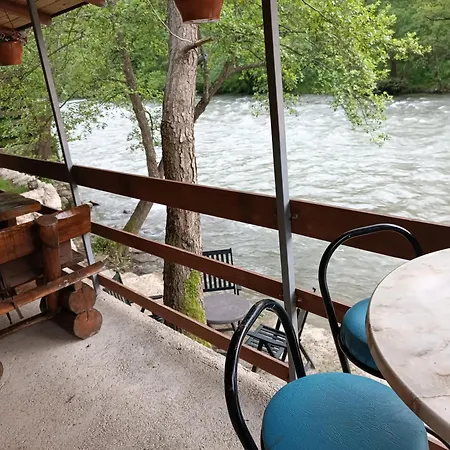 Auto Camp Vinac ヤイツェ